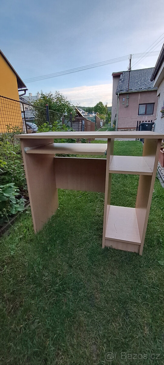 PC stůl