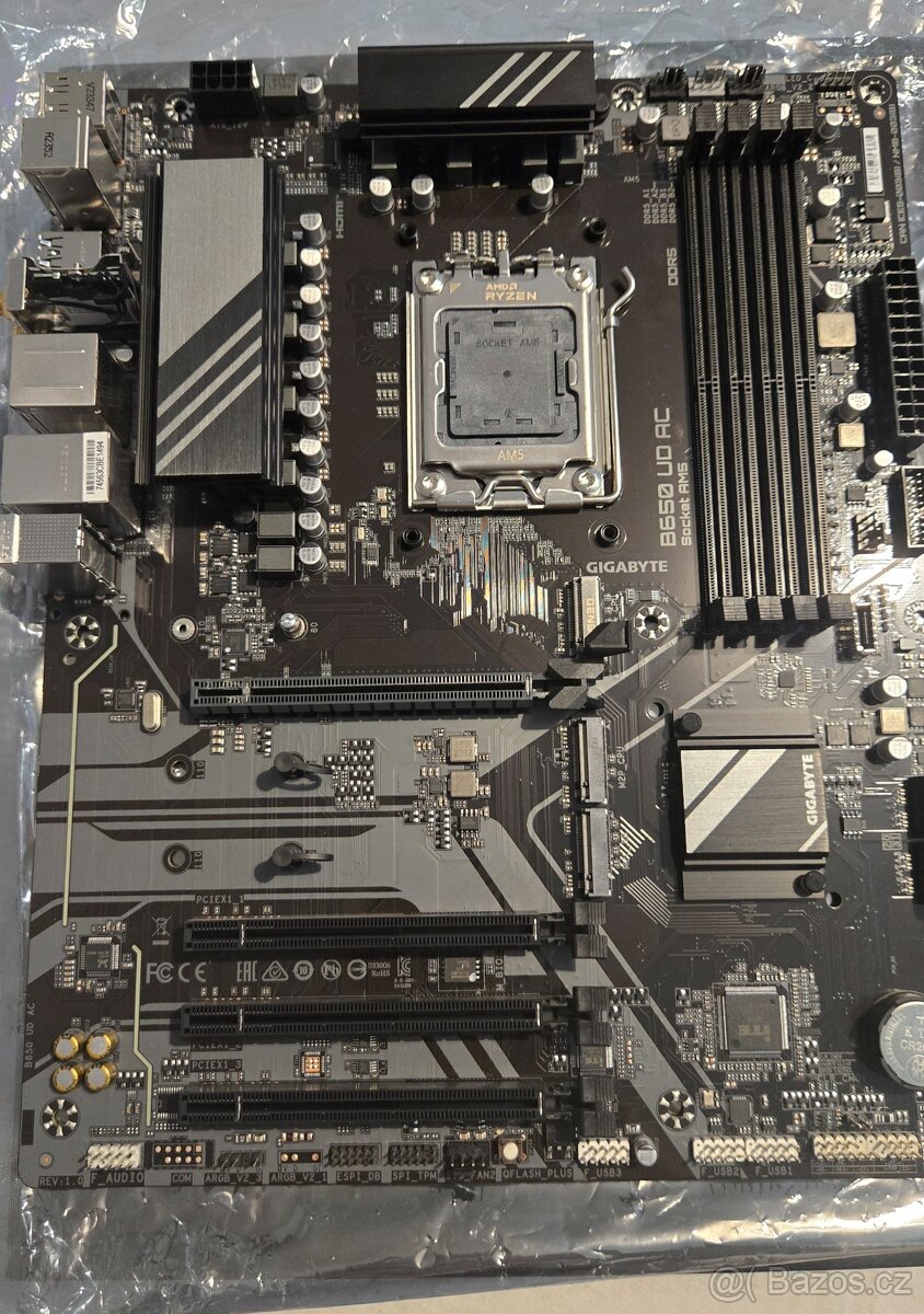 Základní deska GIGABYTE B650 UD AC