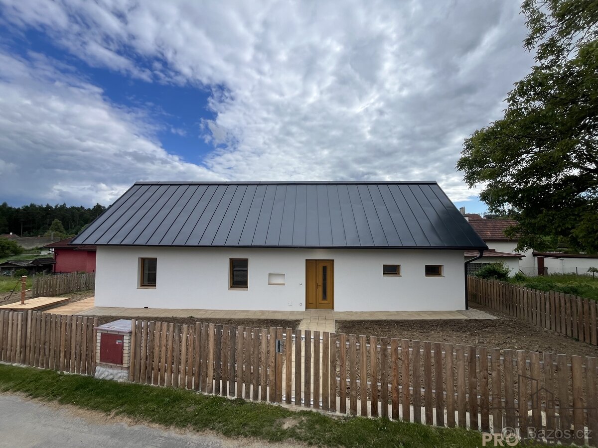 Novostavba ve stylu venkovského domu – klid, příroda, dostup