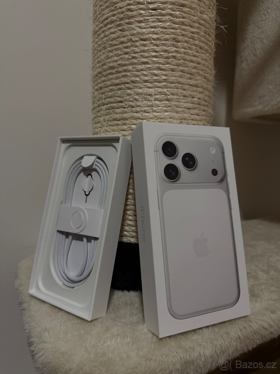 Apple iPhone 17 Pro 256GB stříbrný