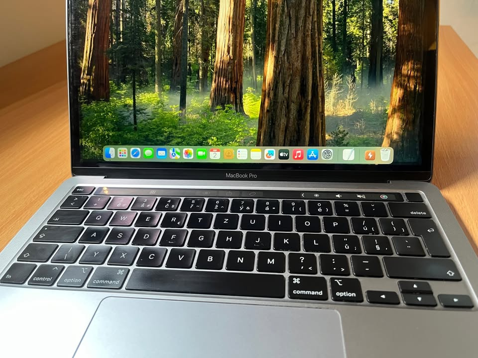 MacBook Pro 2020/16GB RAM/Intel i5/256GB SSD