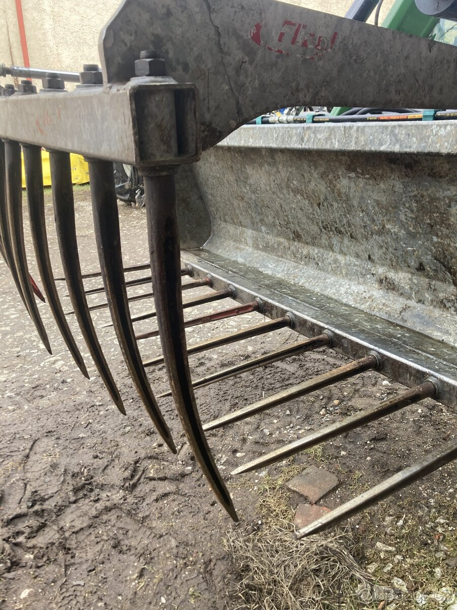 Drapákové kleště Fliegel.