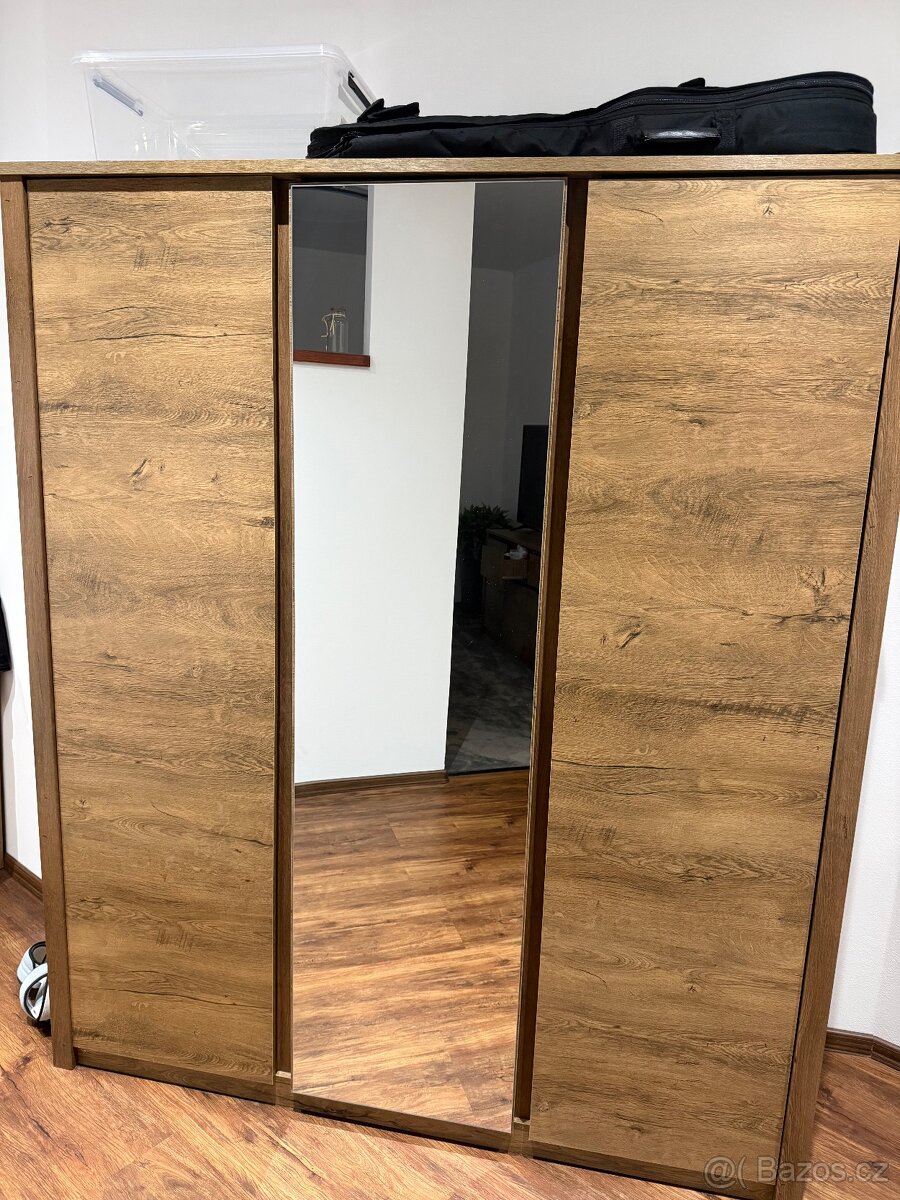 SET skříň - 2 komody - 2 noční stolky