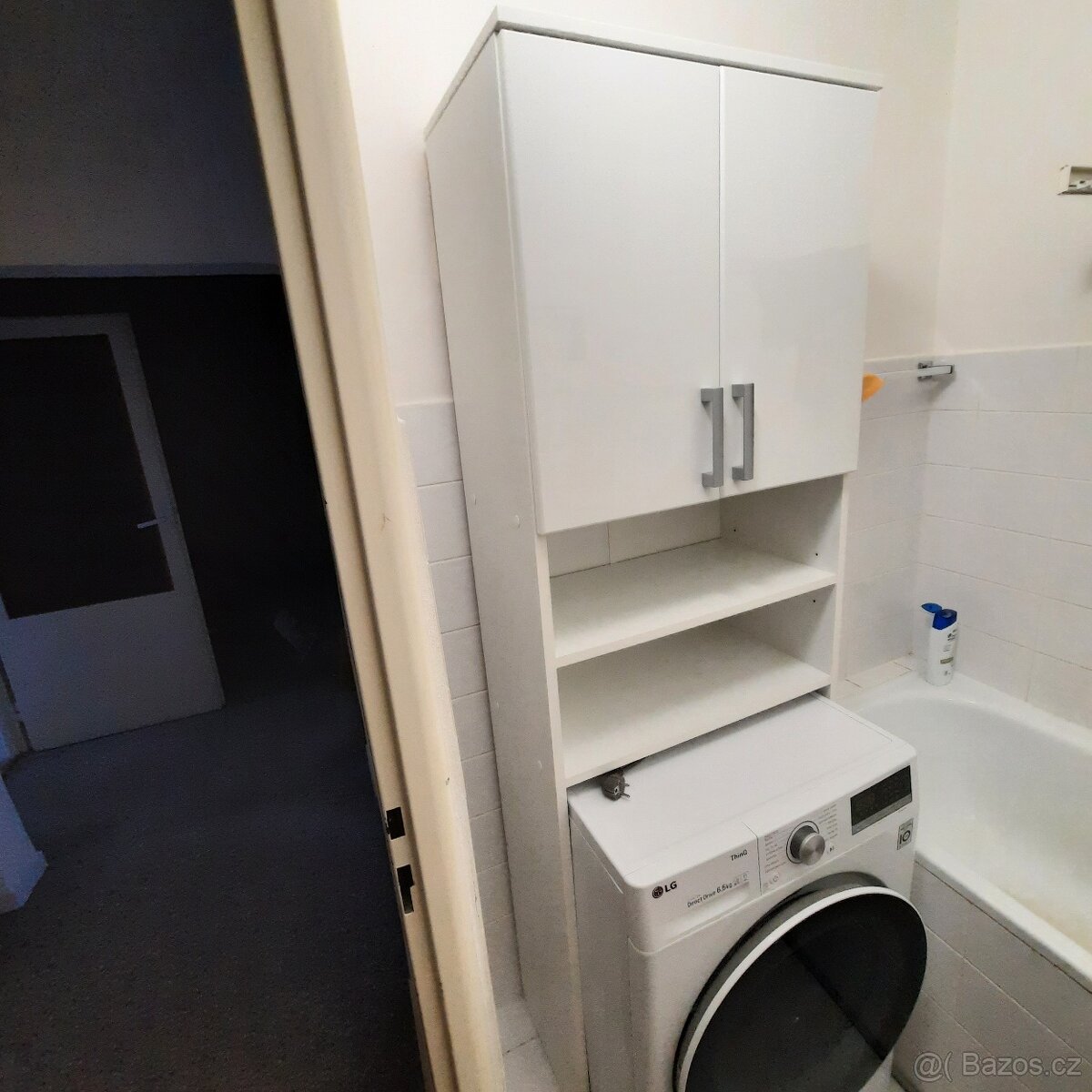 Koupelnová skříňka nad pračku