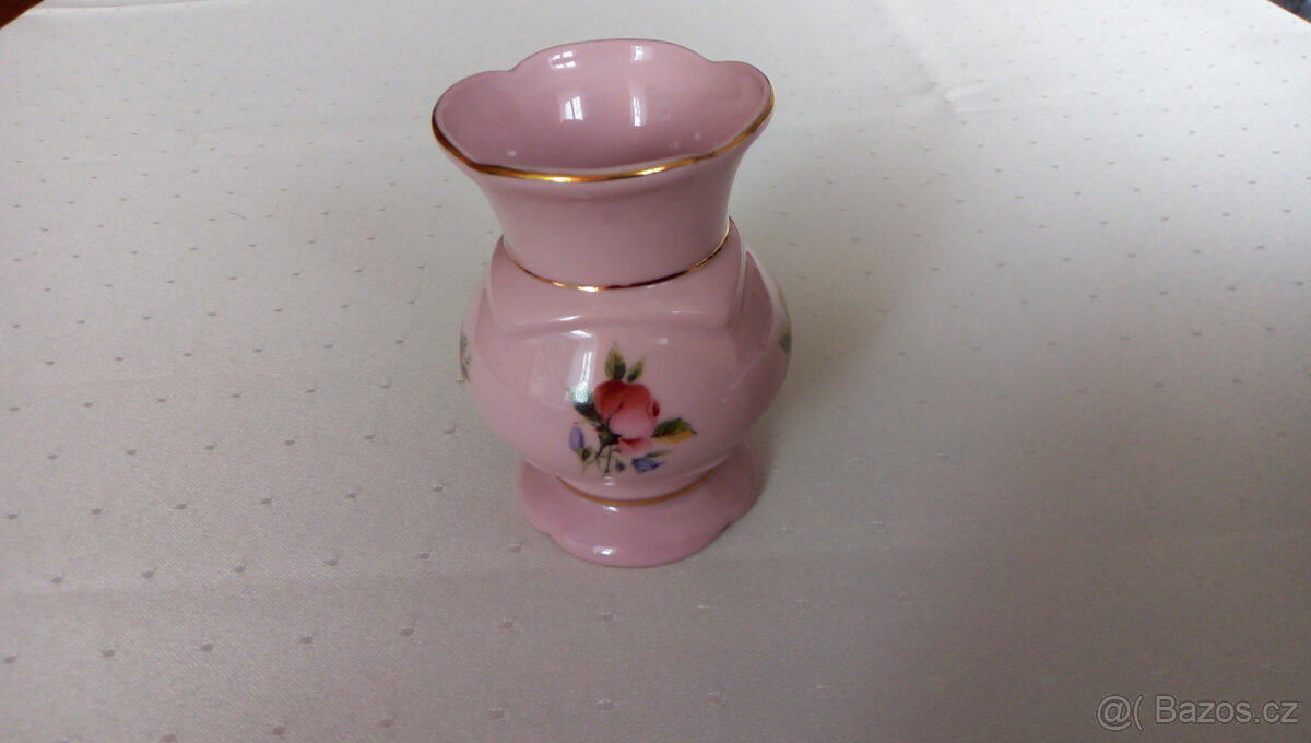 Vázička z růžového porcelánu - zn. Amfora Bohemia