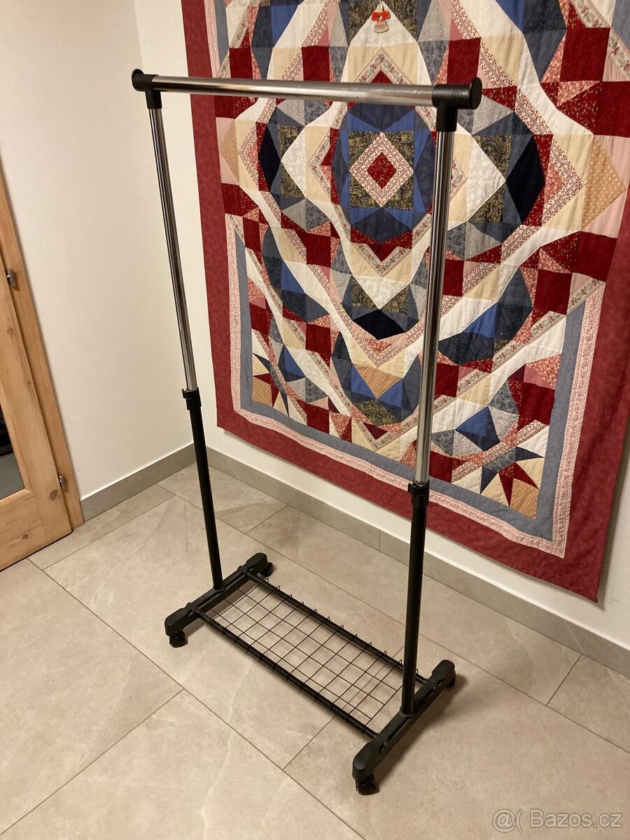 Věšák - pojízdný