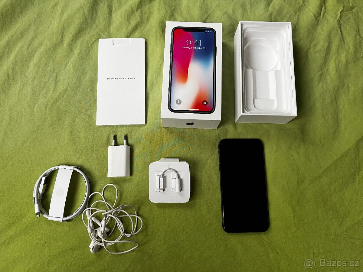 Apple iPhone X 64GB vesmírně šedý