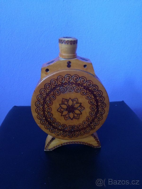 drevěná retro karafa