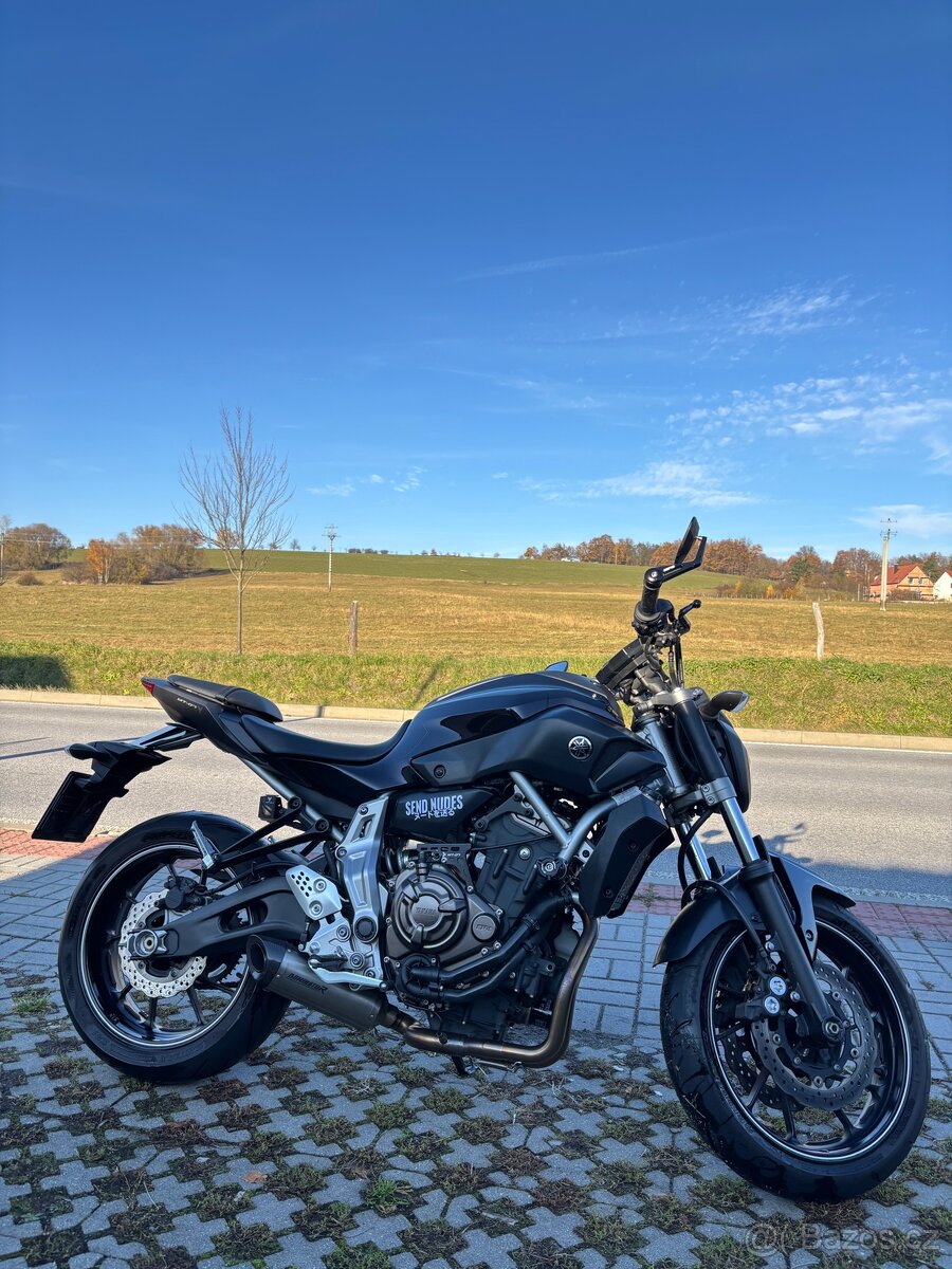 YAMAHA MT07 2015
