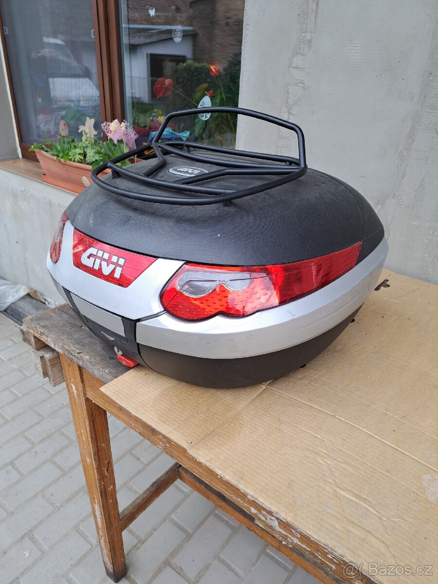 Kufr na motorku givi maxia