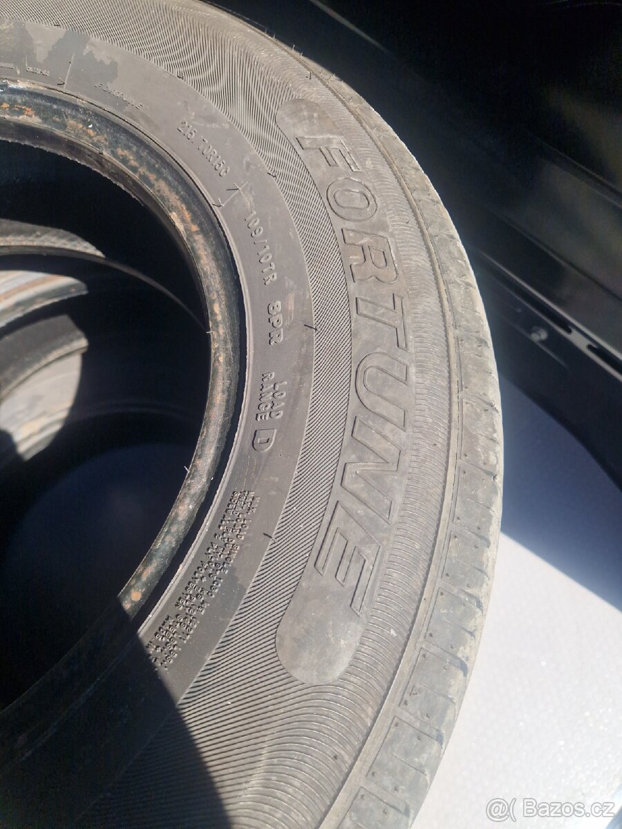 Pneu letní 215/70 R15C, 7mm.