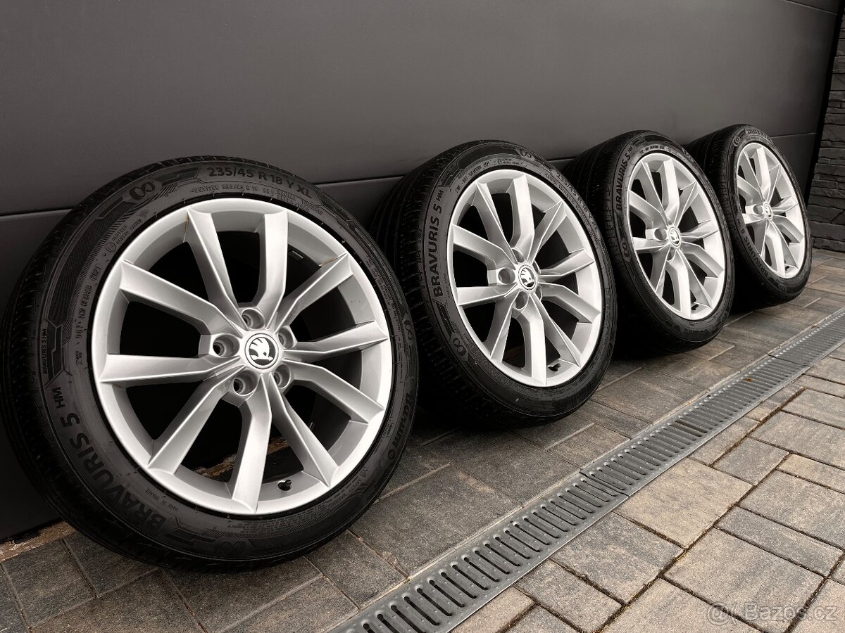 Originál Škoda Superb 235/45 r18