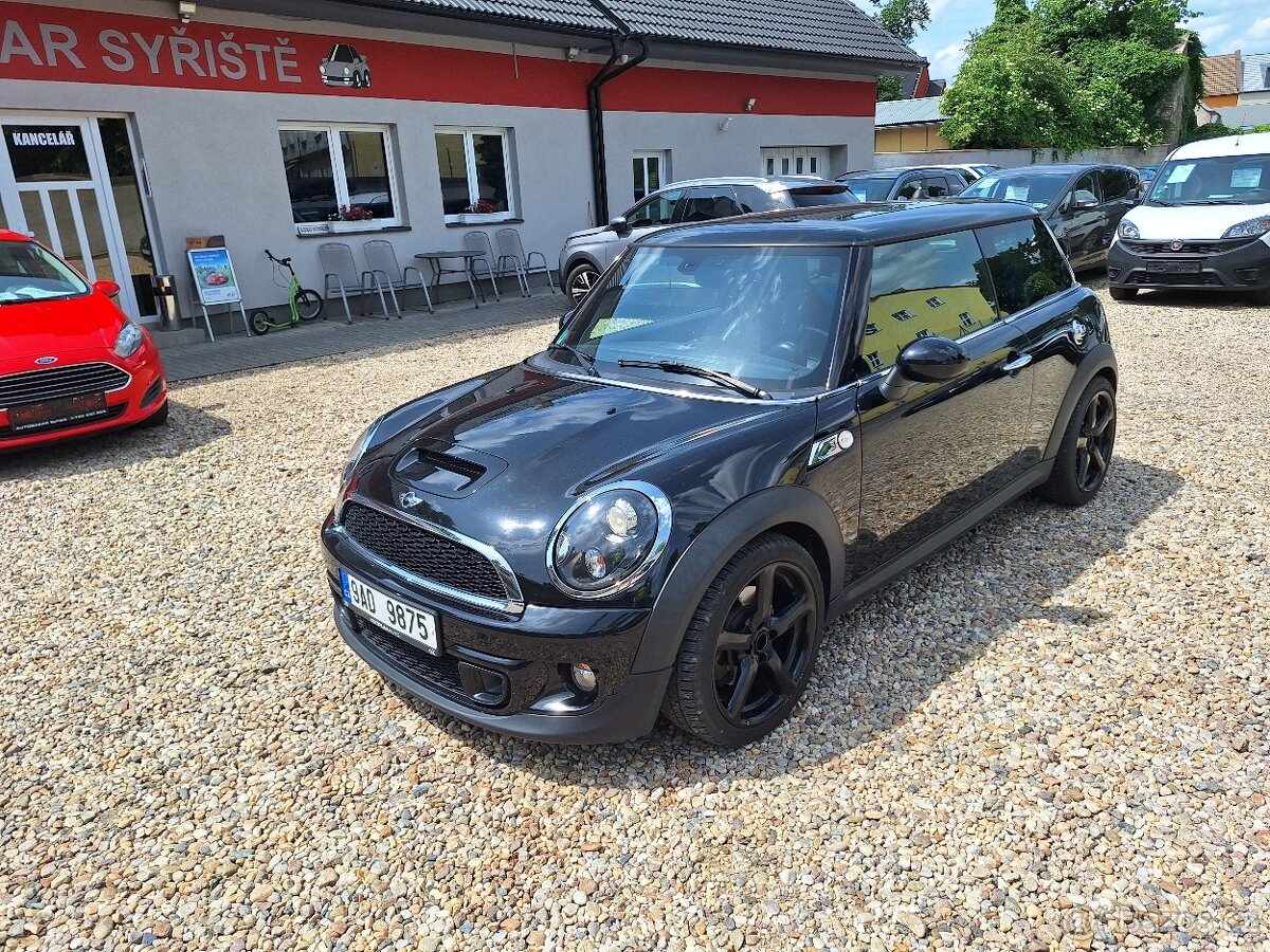 Mini Cooper S 1.6i 135KW odpočet DPH , Automat