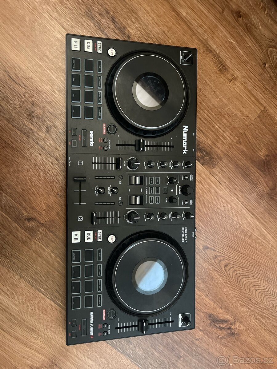 Numark Mixtrack Platinum FX