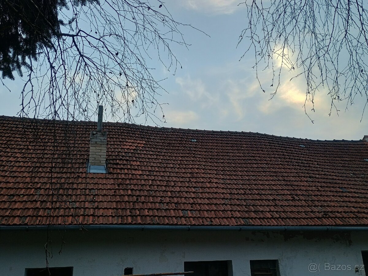 Starší pálená krytina cca 300 m2