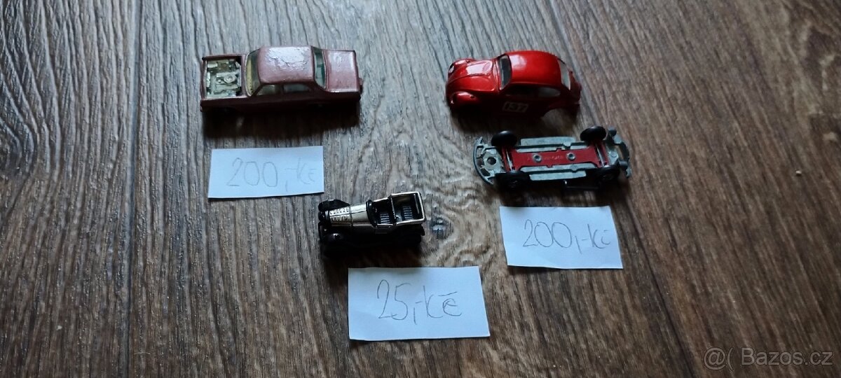 Angličáky a autíčko z kinder vajíčka