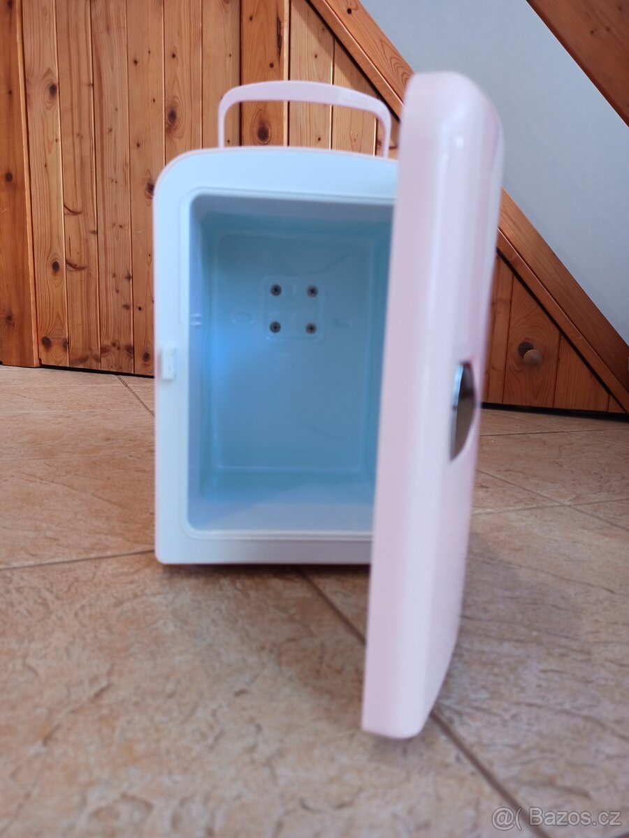 Přenosná mini lednička AstroAI