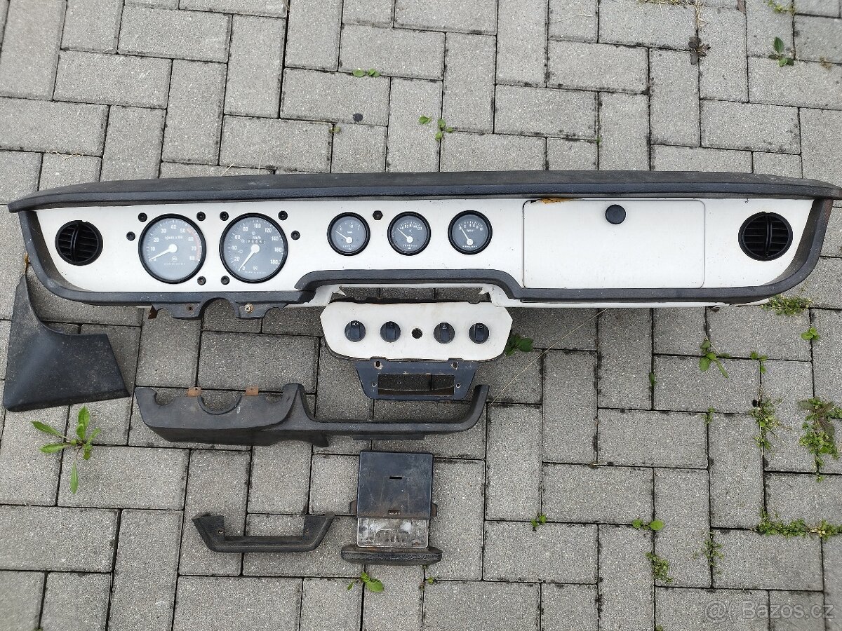 Škoda 110r palubní deska kompletní