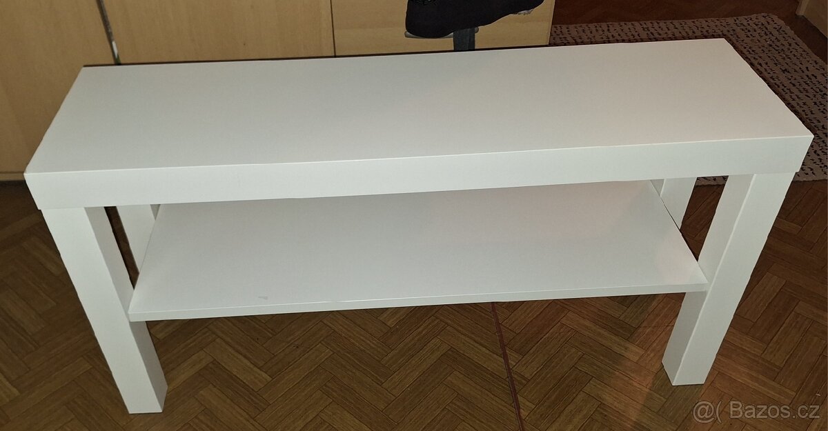 Bílý stolek pod TV ikea