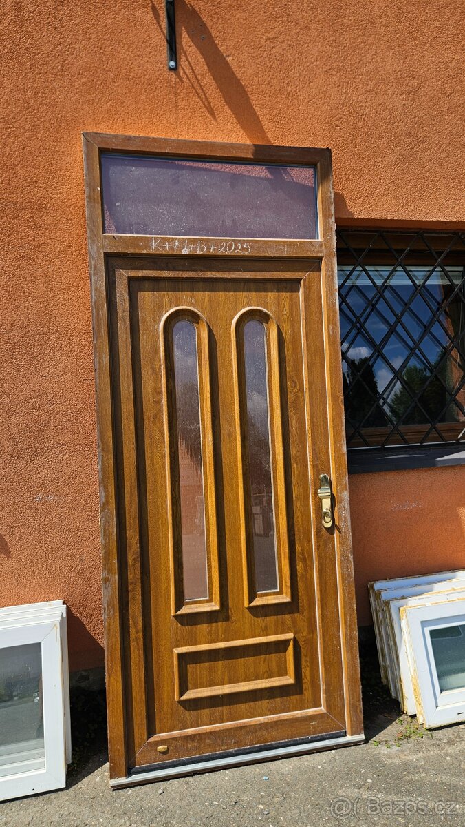 DVĚŘE VCHODOVÉ PVC - 1040x2500 - STARŠÍ
