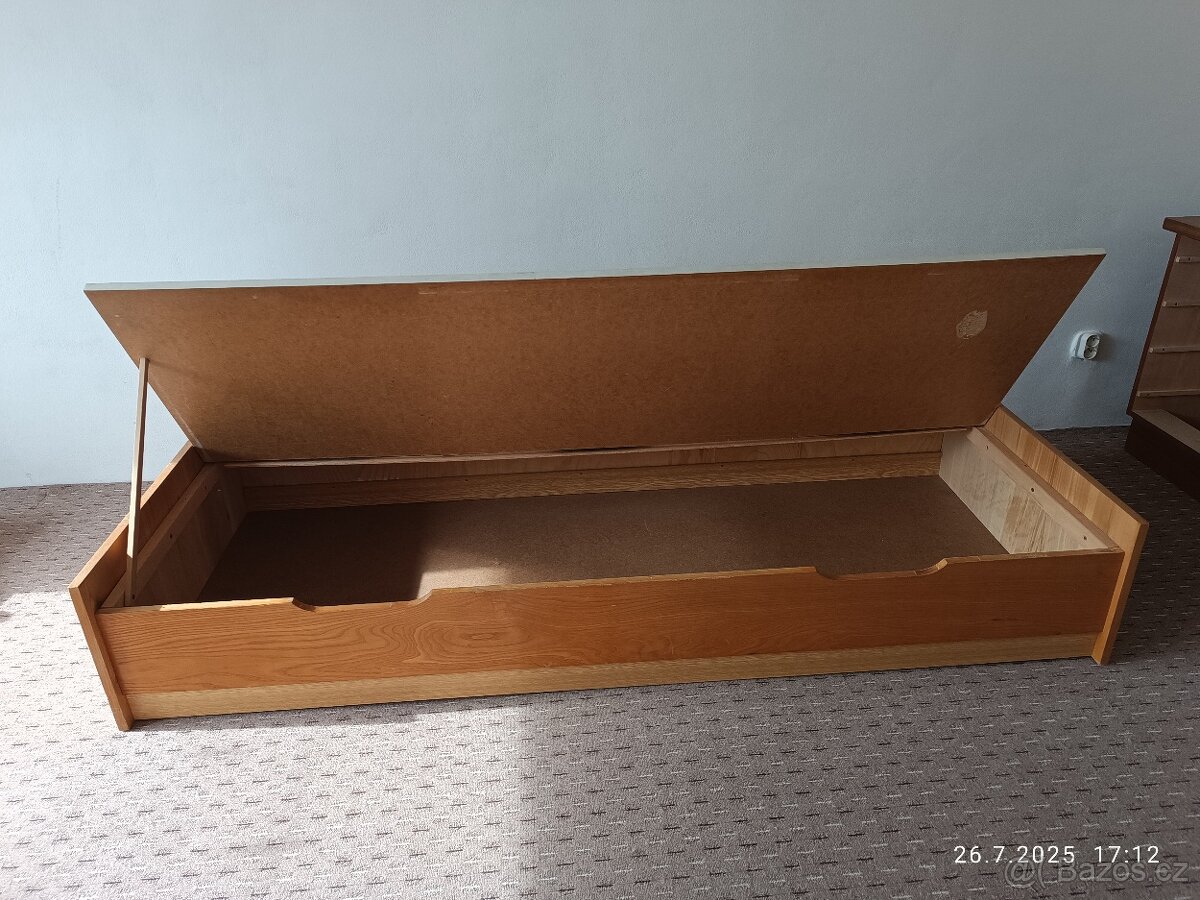 Postel s úložným prostorem (bez matrace)
