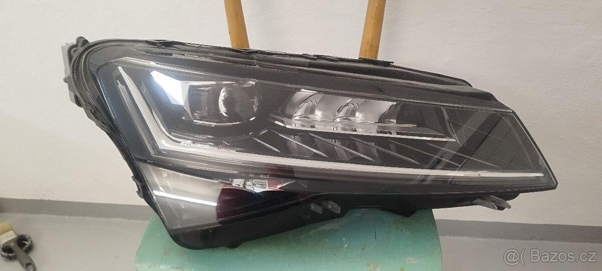 Přední světlo Škoda Superb 3