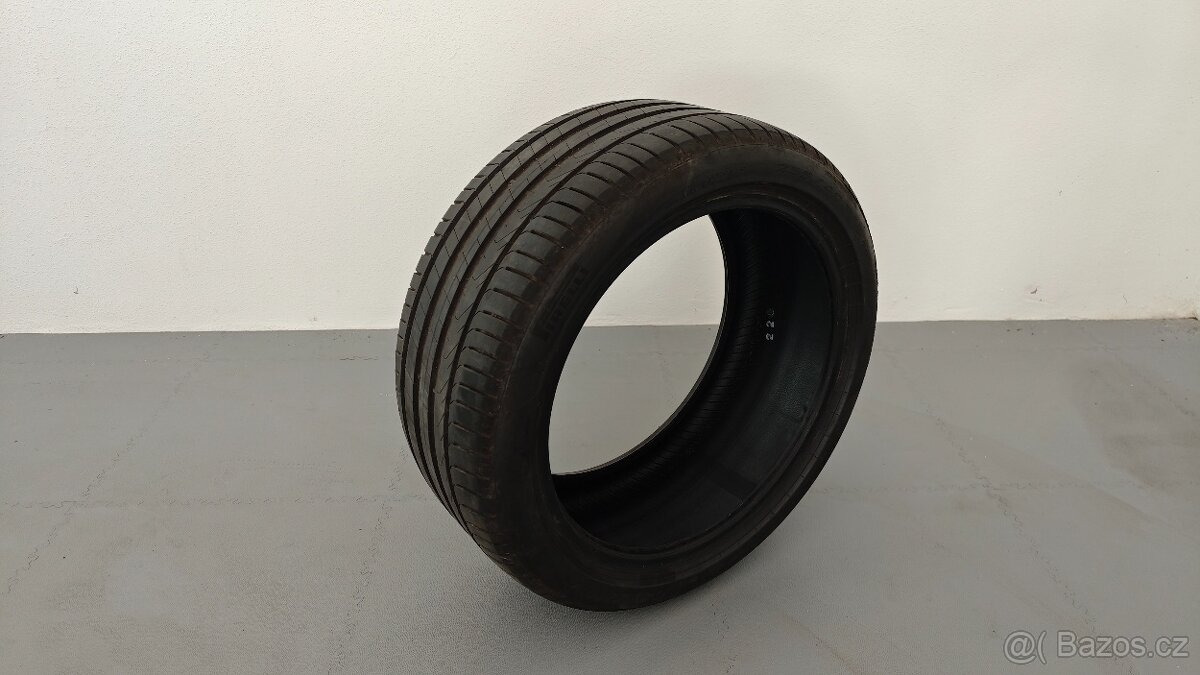 Kusovka Pirelli P7 255/40 R18