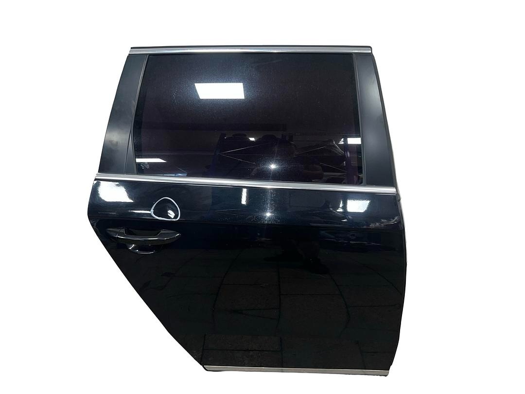 Pravé zadní dveře černá metalíza LC9X VW Passat B7 kombi 14