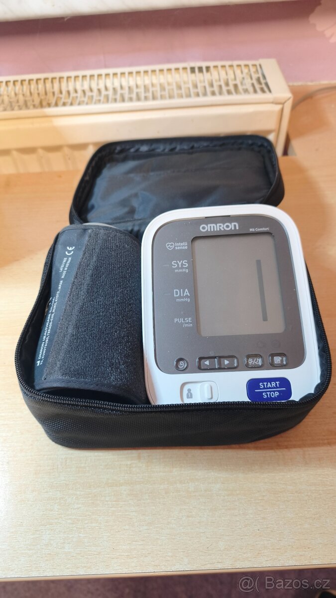 Měřič krevního tlaku Omron M6 Comfort