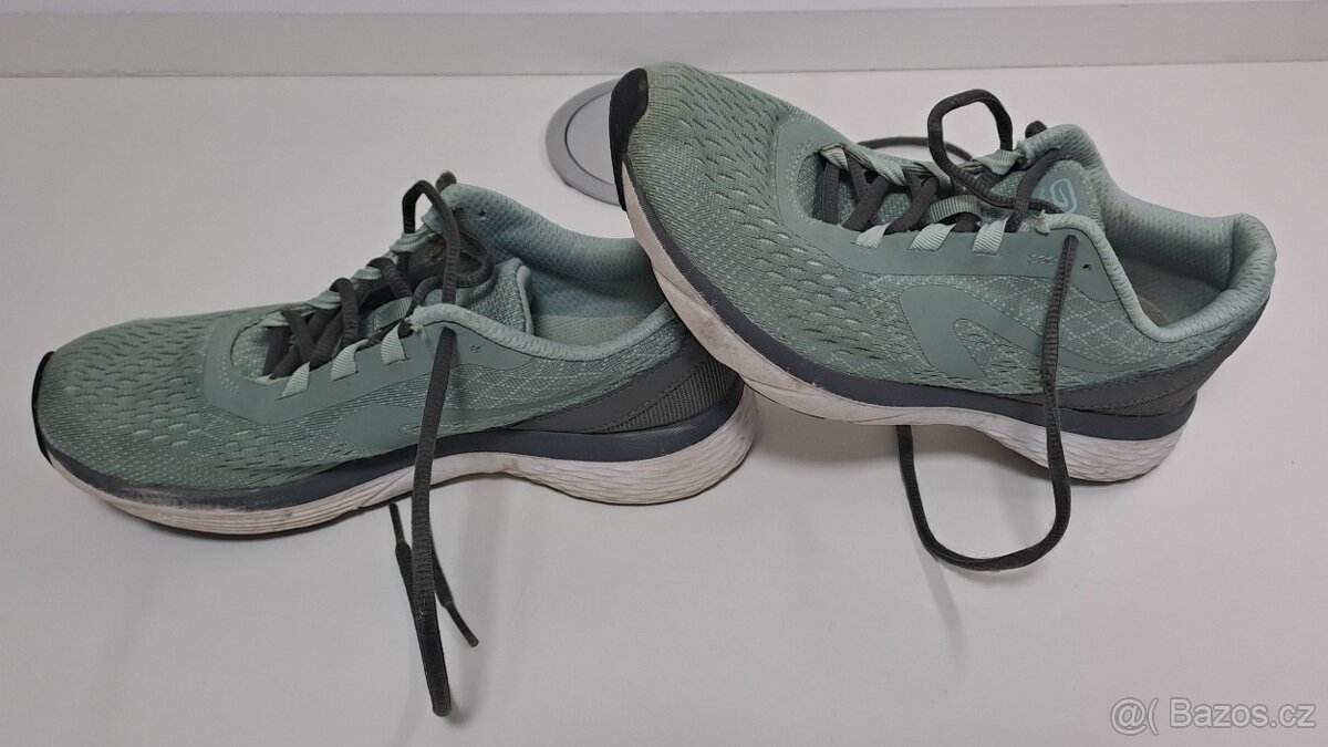 Bezecke boty Kalenji vel 38