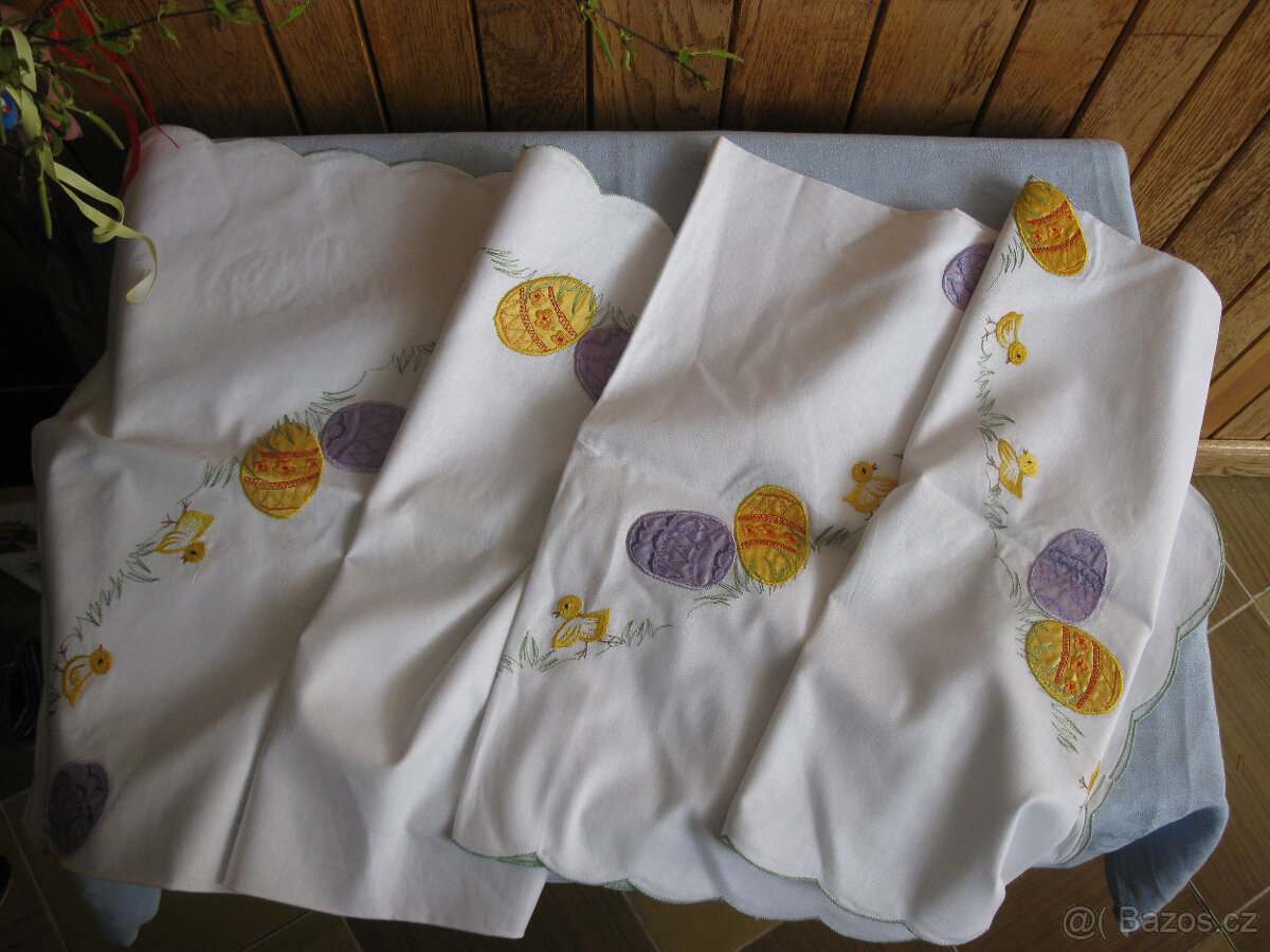 Velikonoční ubrus,hrníček,dečky,sklo,porcelán