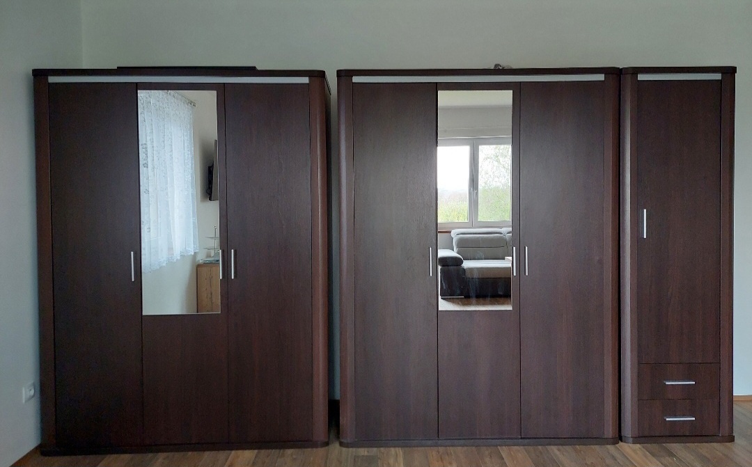 Šatní skříně a komoda