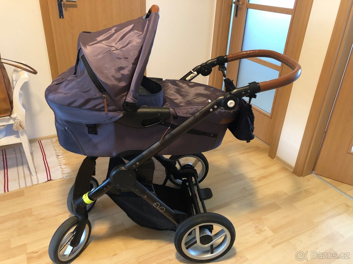 Kočárek Mutsy Evo s bohatou výbavou