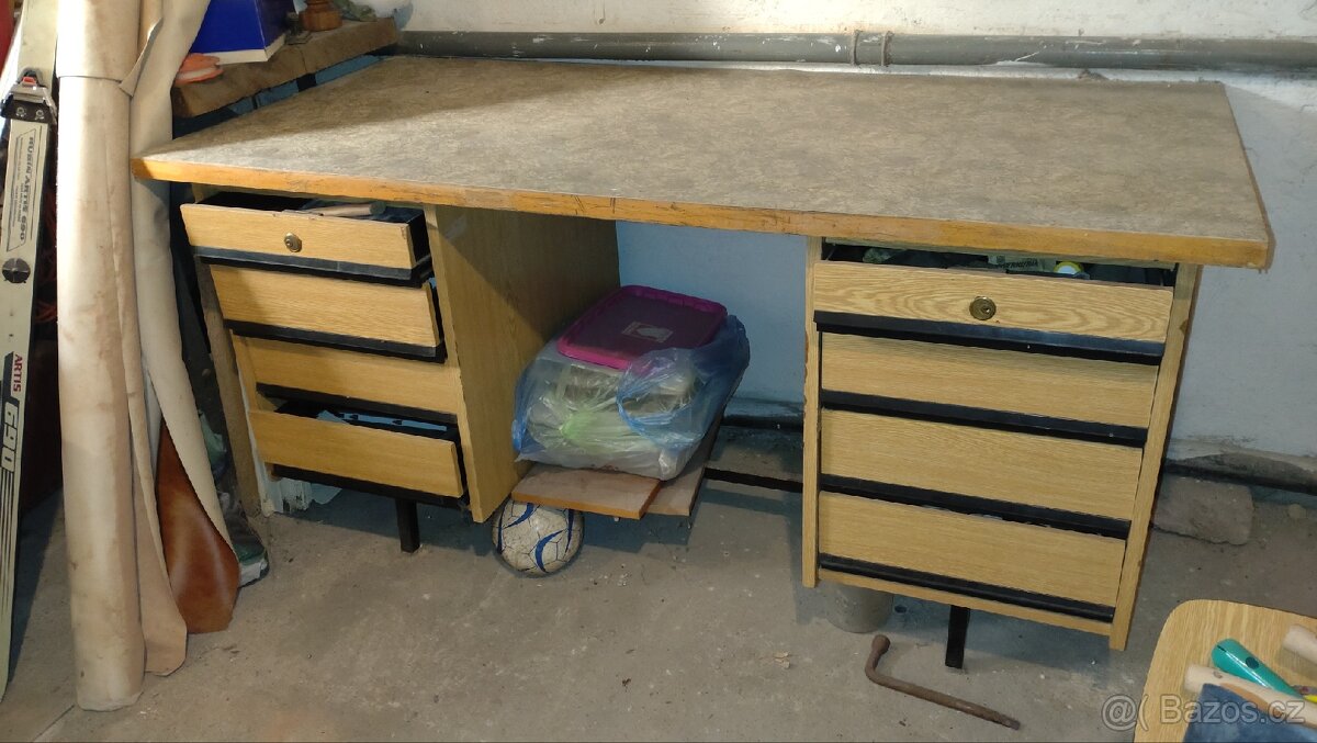 Psací (pracovní) stůl