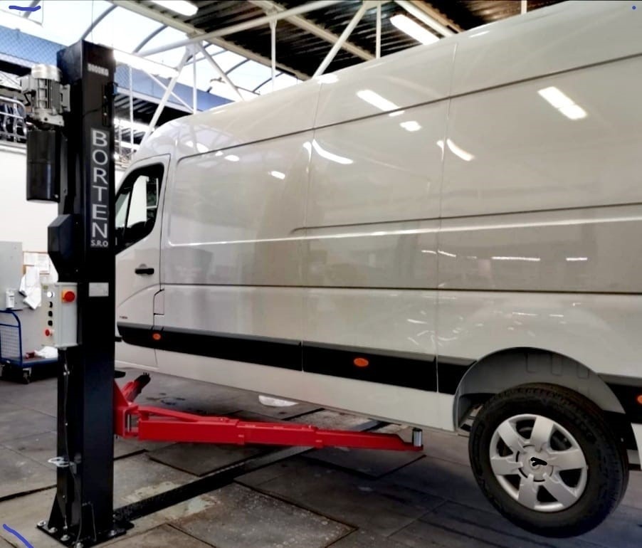 Dvousloupový zvedák BOR5000E 5000 KG NOVÝ NEPOUŽITÝ rv2025'