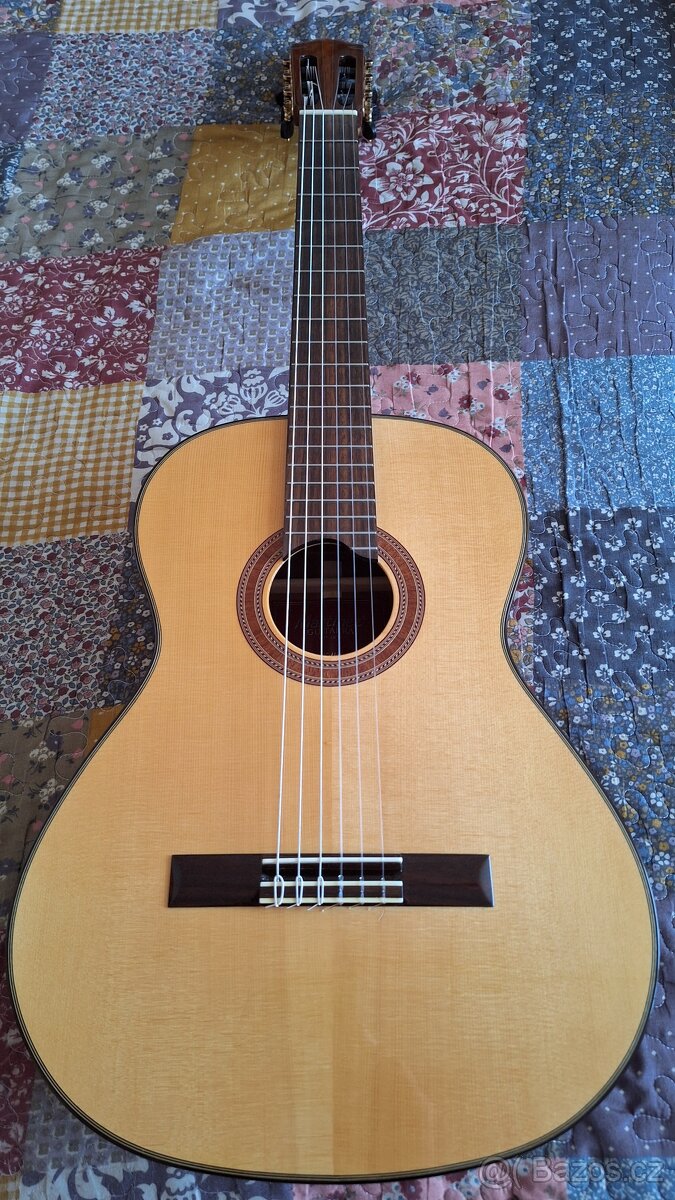Celomasivní  4/4 klasická kytara Martinez MCG-118S