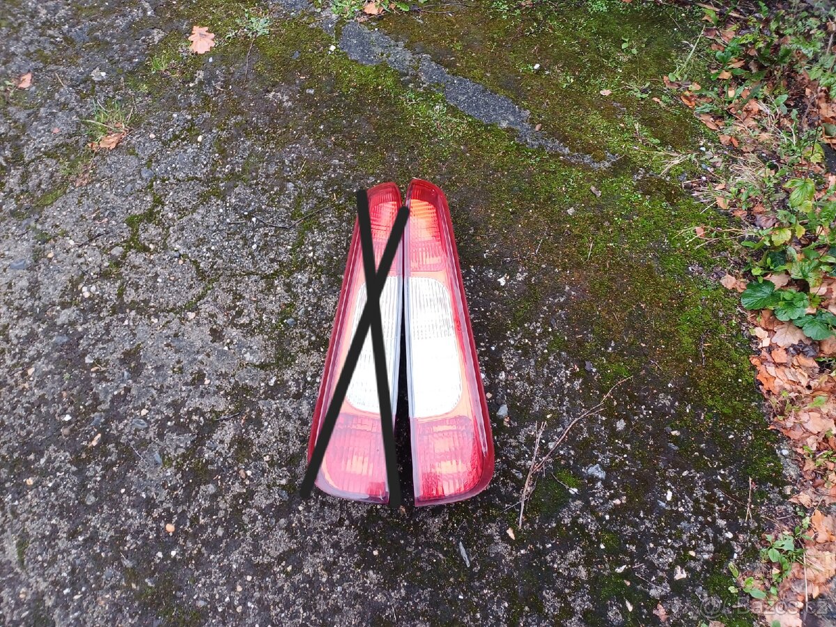 Pravé zadní světlo na Ford C-Max