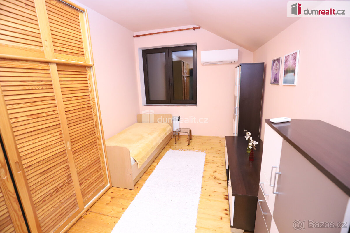 Krásný slunný útulný byt 1+1 v prvním patře cihlové vily v K