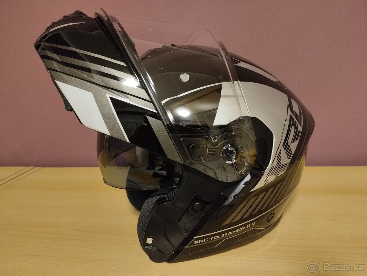 VYKLÁPĚCÍ  HELMA - XRC