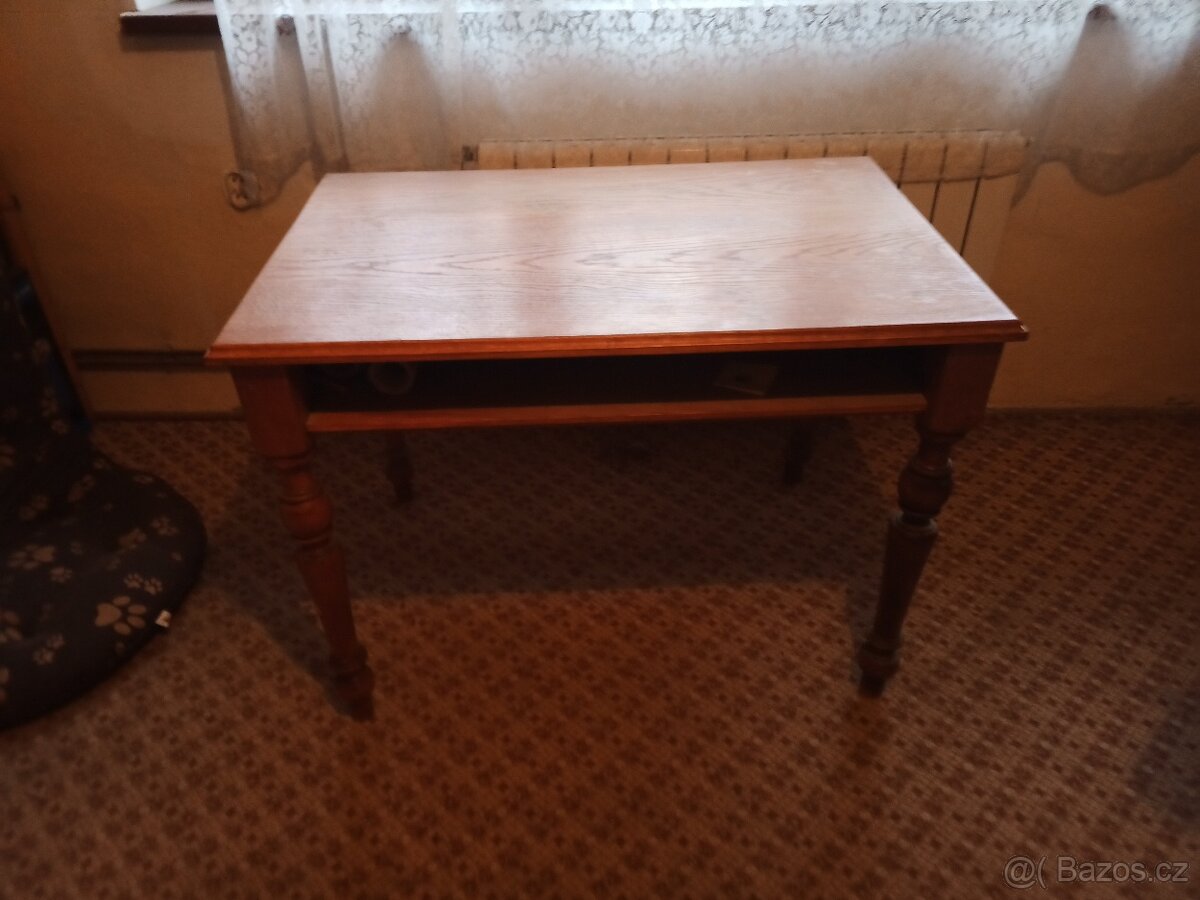 kuchyňský stůl