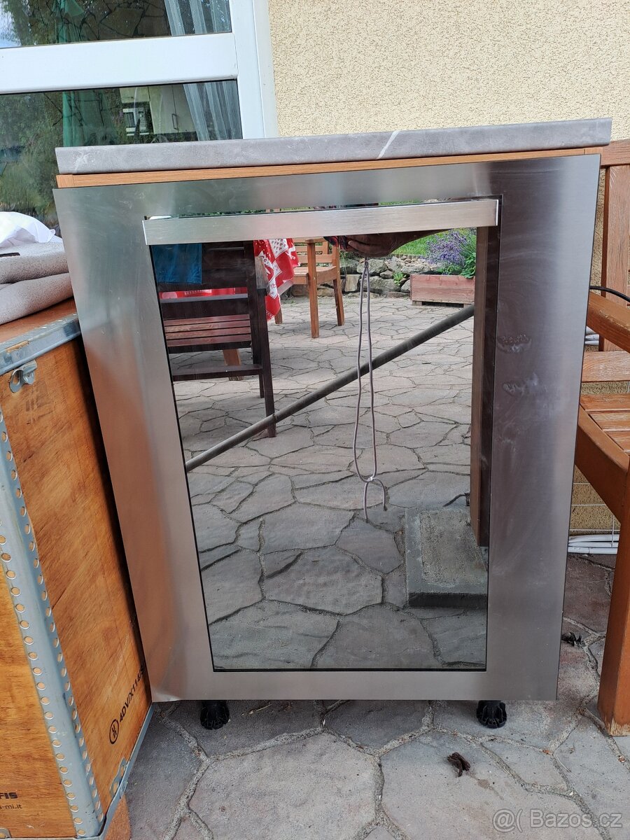 Vinotéka vestavná Hotpoint Ariston