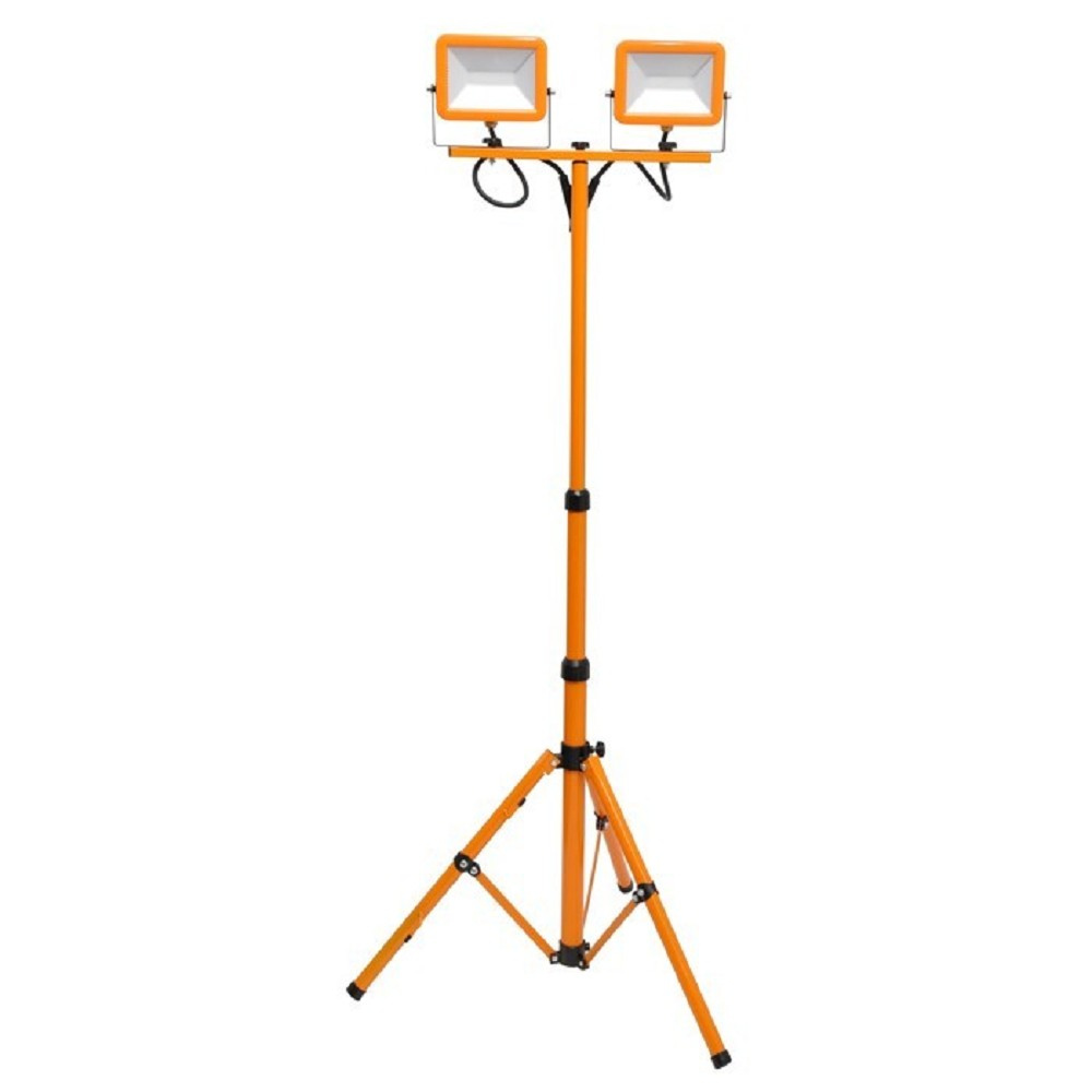 LED reflektor se stativem