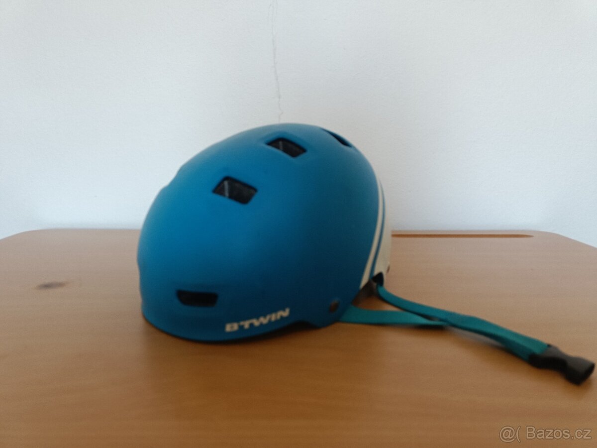 Dětská helma na kolo Decathlon BTWIN vel. S 52-55cm modrá