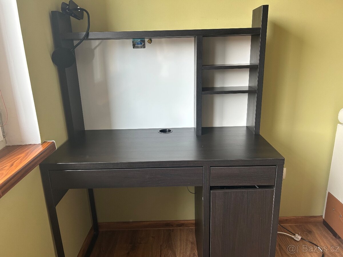 Psací stůl IKEA