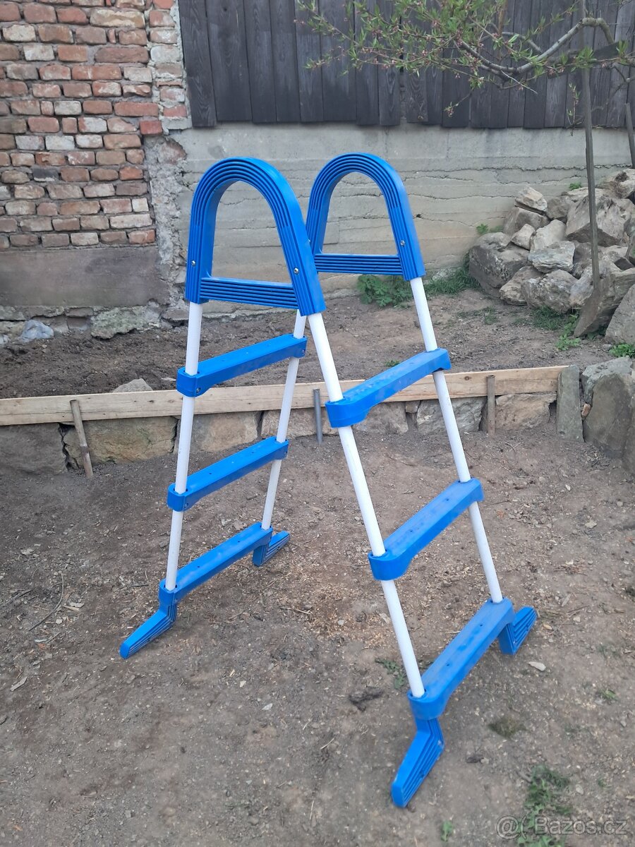 Bazénové schůdky pro nadzemní bazén