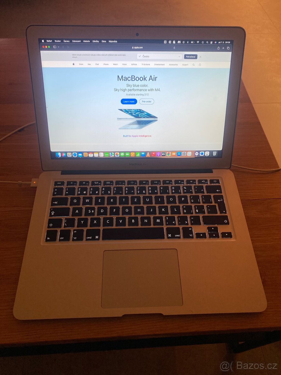 MacBook Air (13-inch, 2017)