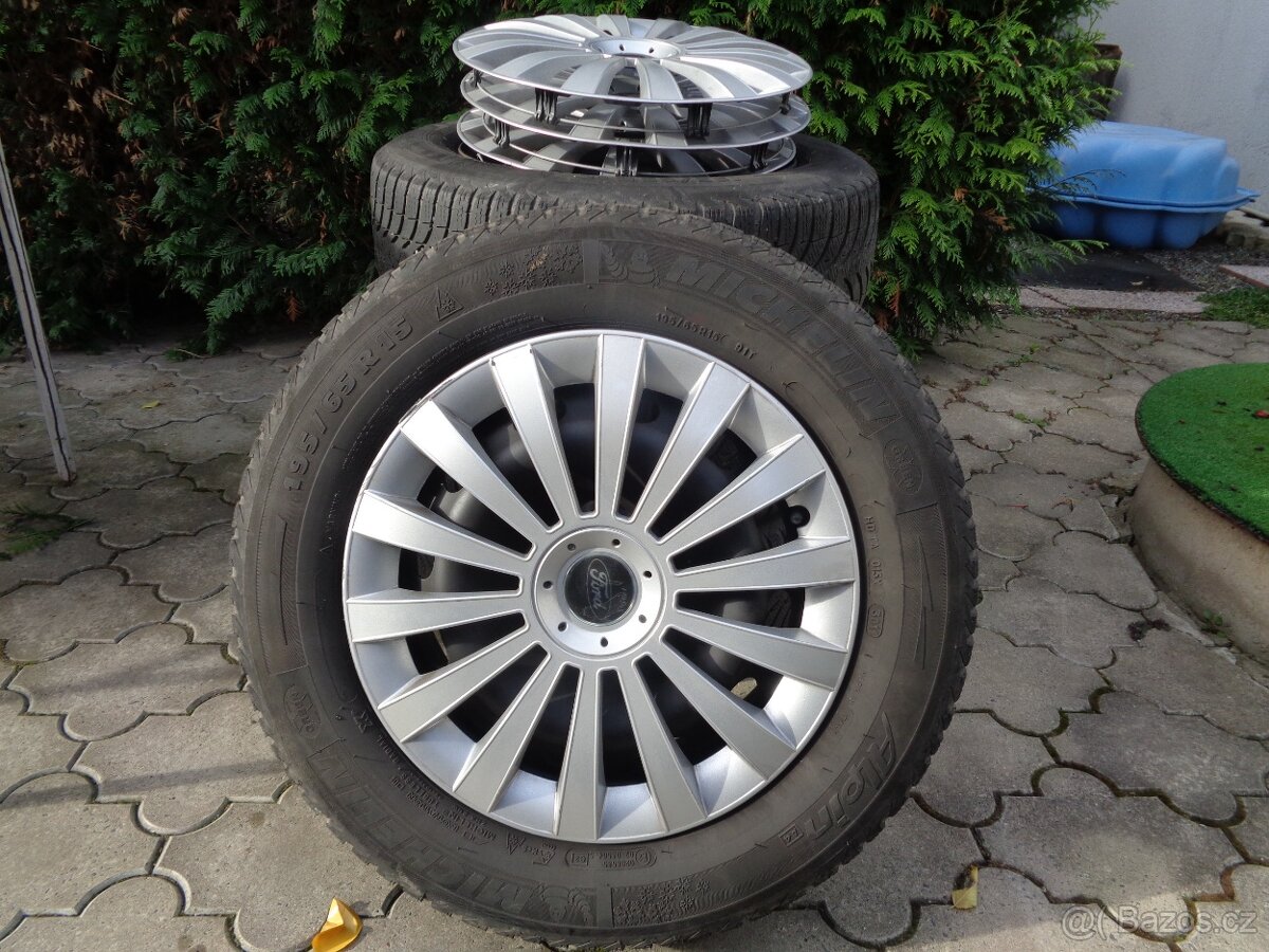 PLECHOVÁ KOLA FORD 5 X 108 R 15 + ZIMNÍ PNEU