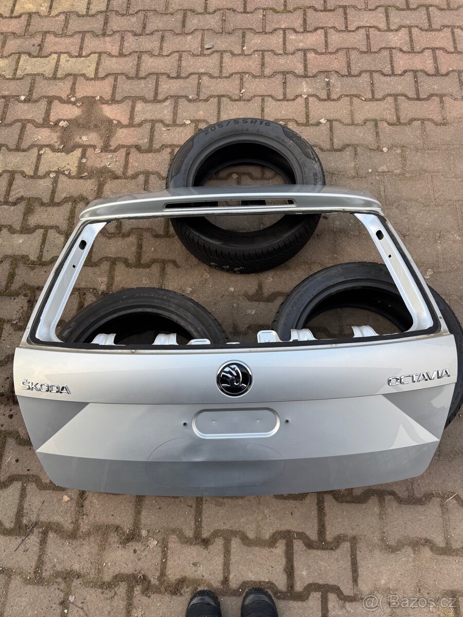 Škoda Octavia III kombi páté dveře stříbrné 5E9827173