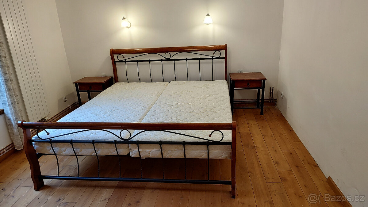 Postel s nočními stolky - kov x dřevo