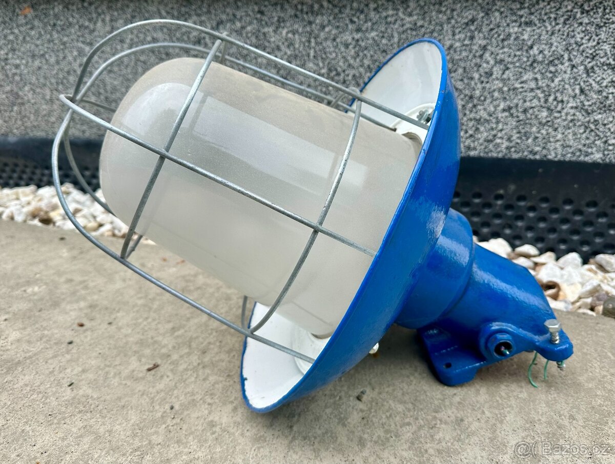 Stará INDUSTRY lampa litina smalt modrá